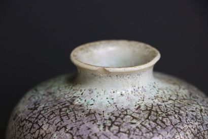 Anna SMITH ( XX°)
Petit vase en grès émaillé,...