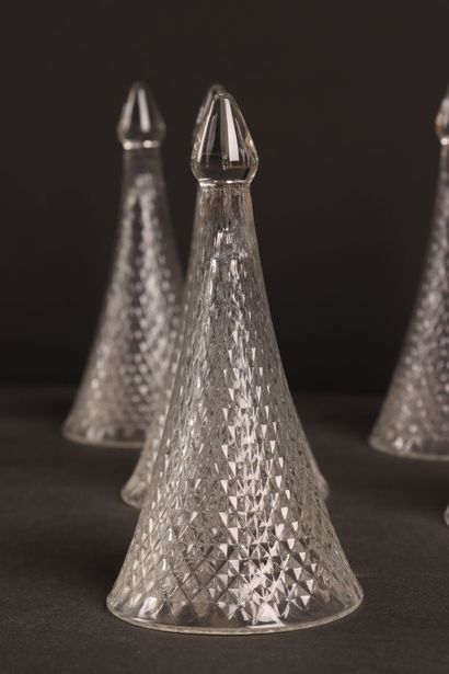 Suite de douze Flutes à champagne dites 