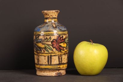 Vase Kadjar en céramique.
H: 16 cm.