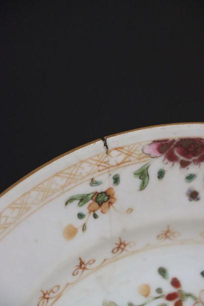 Quatre assiettes en porcelaine de Chine XVII°...