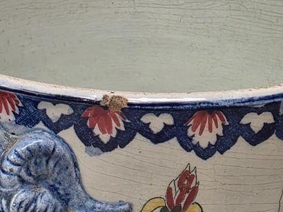 GIEN fin XIX°:
Paire de cache-pot, prises...