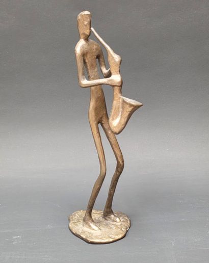 Joueur de saxophone, Statuette en bronze...