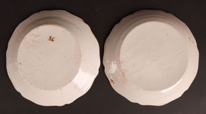 NEVERS fin XVIII°:
Assiette à décor d'amours...