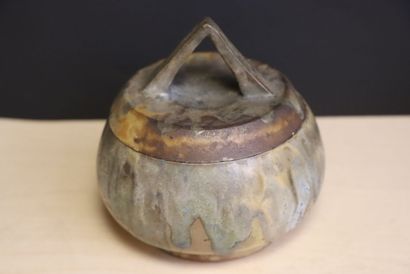 Pot couvert, petit vase et vide poche en...