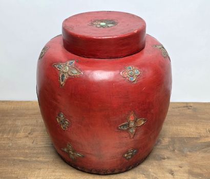 Jarre décorative en bois laqué rouge
H: 40...