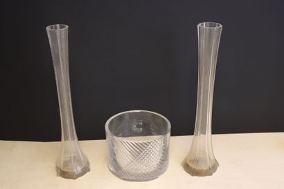 Paire de vases soliflores et cache pot en...
