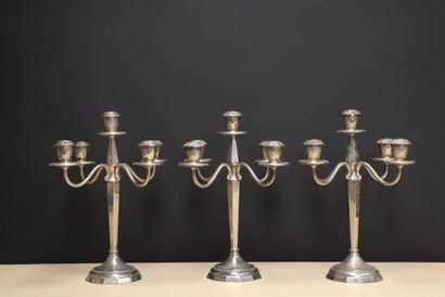 Suite de trois candélabres à cinq lumières,...