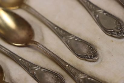 Coffret de douze petites cuillères en métal...