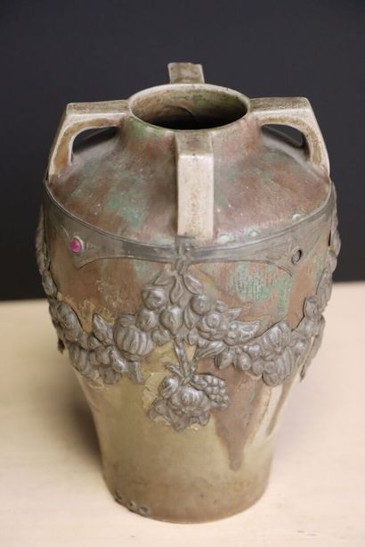 Charles GREBER (1853 - 1935). 
Vase à quatre...