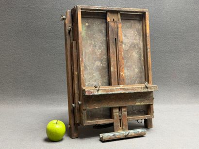 Chevalet de campagne. 
55 x 40 x 17 cm.