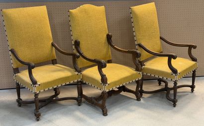 Paire de fauteuils et un fauteuil style Louis...