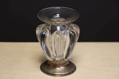 Vase en cristal monture en métal argenté....