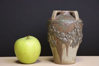 Charles GREBER (1853 - 1935). 
Vase à quatre...