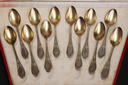 Coffret de douze petites cuillères en métal...