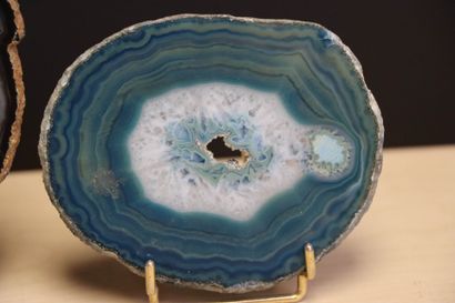 Trois tranches d'agate. 
14 x 14 cm, 11 x...