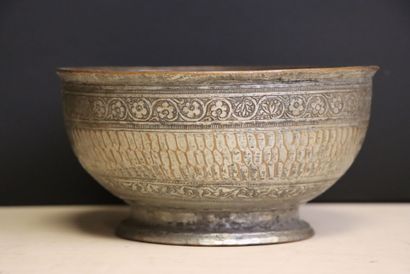 Trois coupes d'Afrique du nord. 
H. :7 cm....