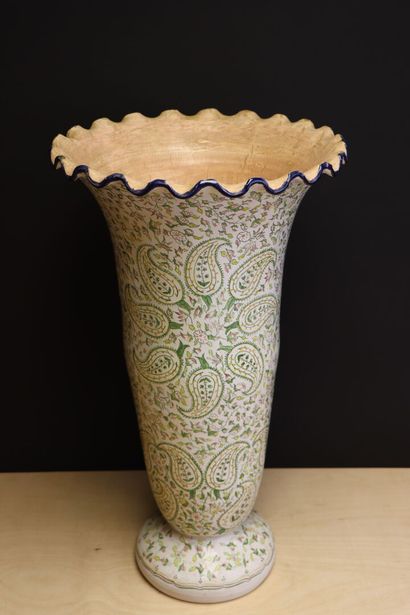 Porte parapluie en faience. 
H. :69 cm. 
petite...