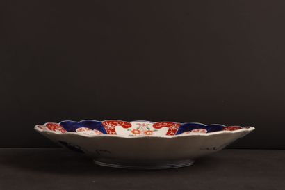 Plat en porcelaine IMARI
H: 33.5 cm.