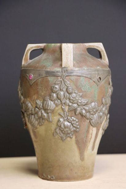 Charles GREBER (1853 - 1935). 
Vase à quatre...
