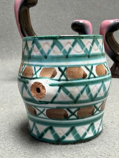 Paire de bougeoirs en faïence, vase, pot...