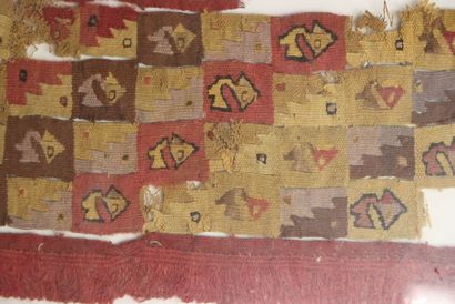 Ancien fragment d'un tissu à décor animalier...