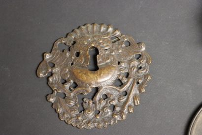 Encrier en bronze, cache serrure en bronze,...