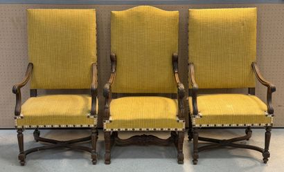 Paire de fauteuils et un fauteuil style Louis...