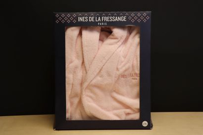 Ines de la Fressange. 
Coffret peignoir de...