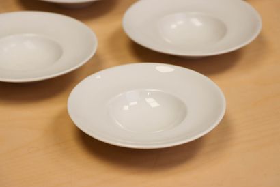 Lot de 15 verrines avec soucoupes en porcelaine...