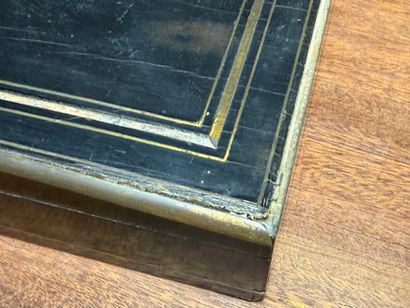 Coffret à jeux en bois noirci, marqueté de...