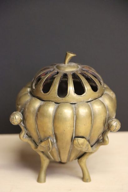 Brule parfum en bronze
JAPON XX°
H.12 cm...