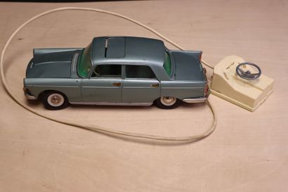 FJ France jouet : 
Peugeot 404, voiture électrique...