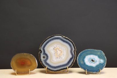 Trois tranches d'agate. 
14 x 14 cm, 11 x...