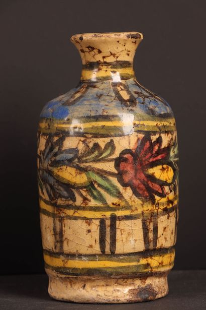 Vase Kadjar en céramique.
H: 16 cm.