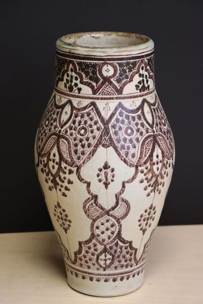 Vase en terre cuite émaillé d'Afrique du...