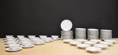 Lot de 15 verrines avec soucoupes en porcelaine...