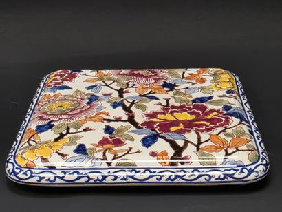 GIEN dessous de plat en faience décor Pivoines.
26...
