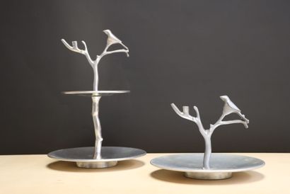 Deux serviteurs muets à décor d'oiseaux....