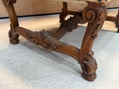 Paire de fauteuils et un fauteuil style Louis...