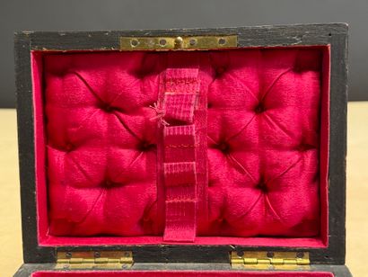 Coffret en placage loupe et marqueterie de...