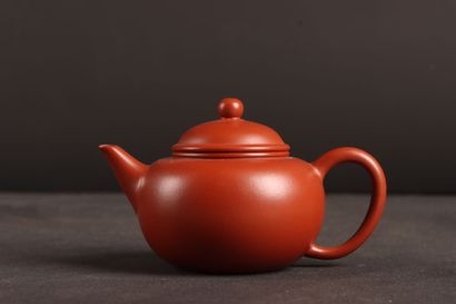 Petite théière en grès de Yixing.
CHINE
H:...