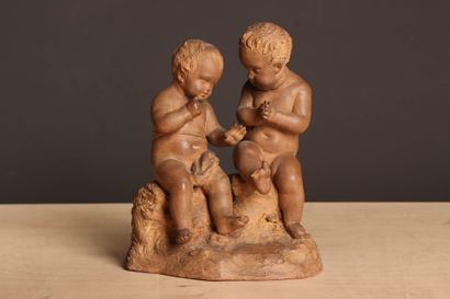 Deu xputti en terre cuite. 
H. :18 cm. 
accident...