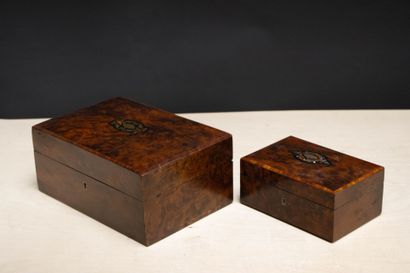 Deux coffrets à bijoux en placage de loupe,...