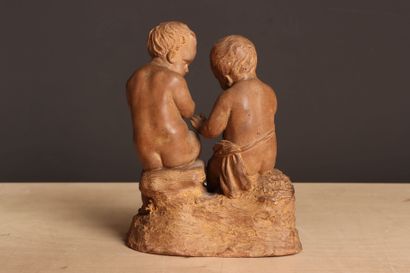 Deu xputti en terre cuite. 
H. :18 cm. 
accident...