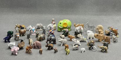 Collection d'éléphants en pierre, verre,...