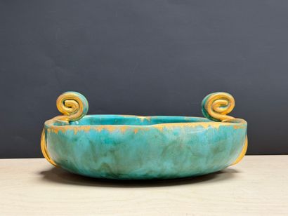 Coupe en céramique émaillée. 
H. :10 cm....