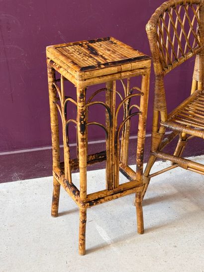 Ensemble en rotin : lampadaire, chaises,...