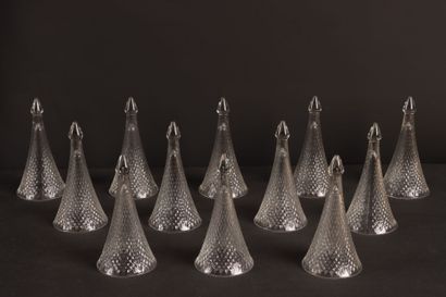 Suite de douze Flutes à champagne dites 