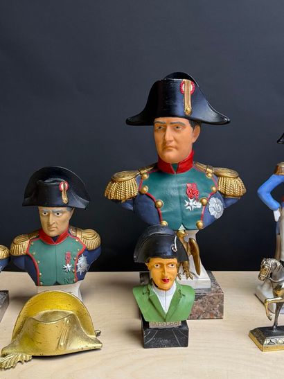 Collection de statuettes Napoléon en résine,...