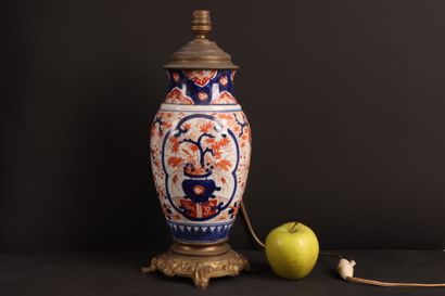 Pied de lampe en porcelaine décor Imari
vers...